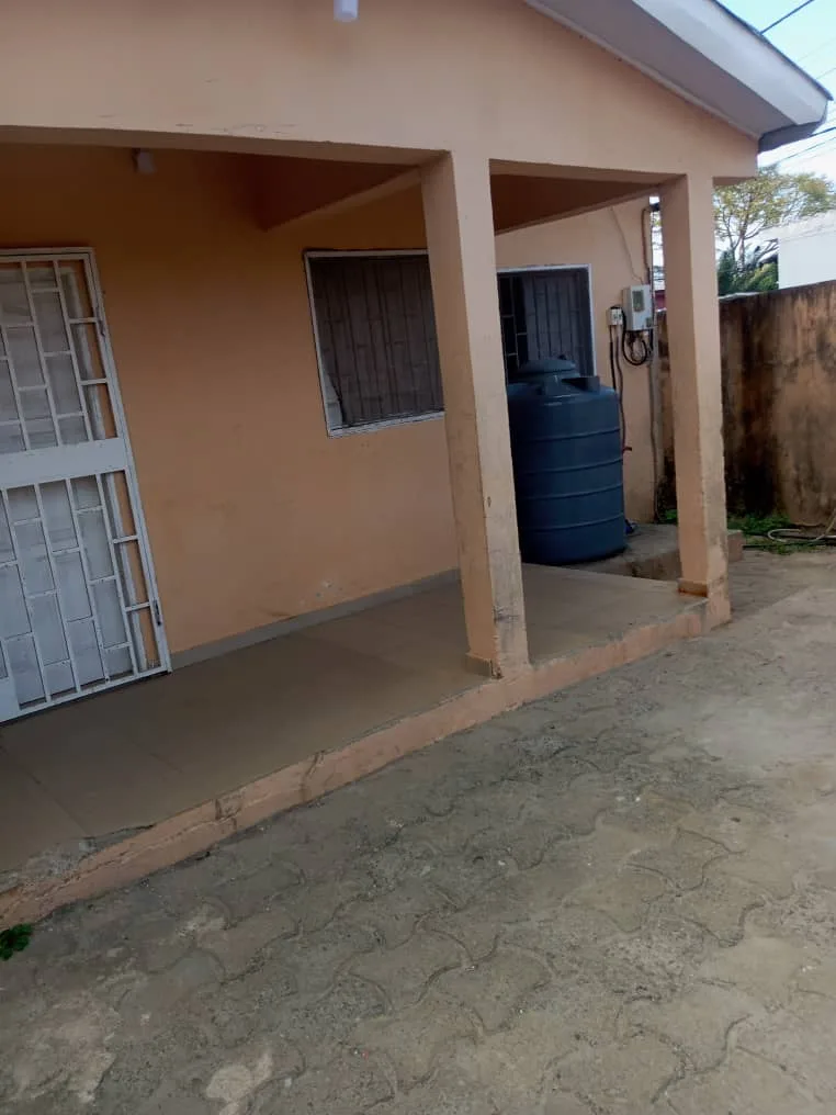 Maison de 2 chambres à louer à Ambowé